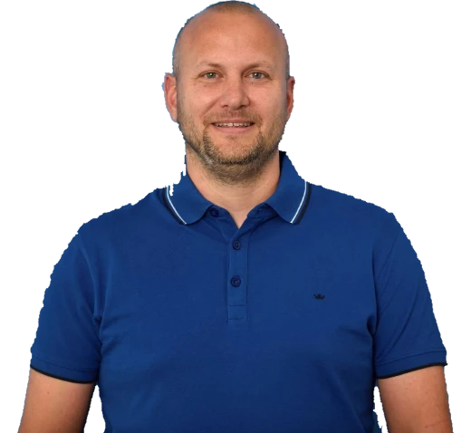 Jurgen van de Asperion HelpDesk, in een donkerblauw poloshirt.