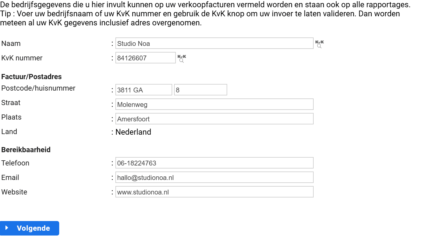 De stap Bedrijfsgegevens van de Setup Wizard met naam, KvK-nummer, adres, telefoon, e-mail en website ingevuld, en de KvK-knop achter de eerste twee velden